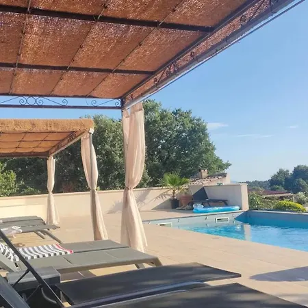 Maison Familiale Spacieuse Avec Piscine à *